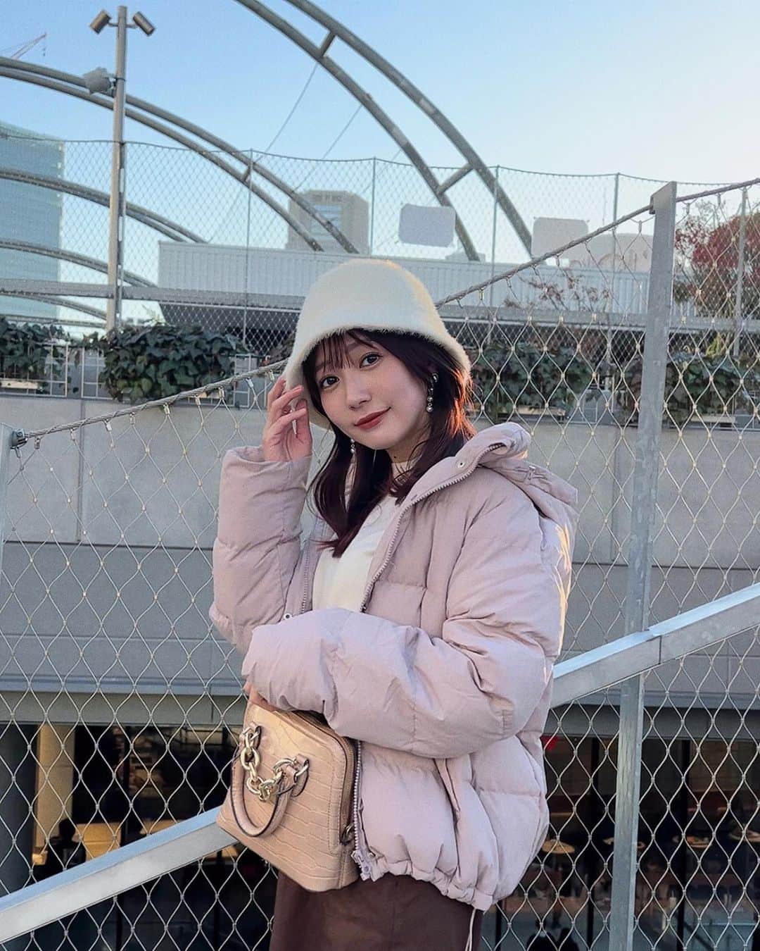 荻野可鈴のインスタグラム：「、 今更宮下パーク初めて行った🥹おそ🥹  あと少しで2022年も終わりですね🐯 終わる前にインスタの更新を するかしないかはわたし次第、、笑  先にご挨拶しておくことにします😂  今年もお世話になりました！ 来年はもっと楽しく明るい年にしましょ🐰❤︎」