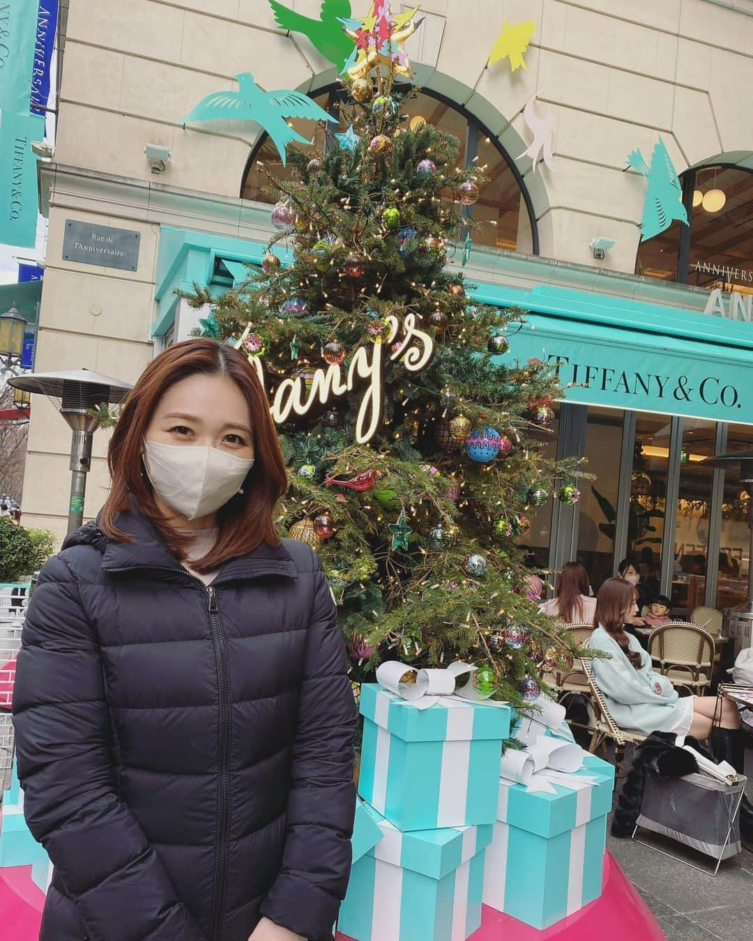 築山可奈さんのインスタグラム写真 - (築山可奈Instagram)「. Tiffany Cafe☕💙 クリスマスツリーもかわいかったぁ😊  Tiffanyのコップほしい～✨✨  #tiffany #tiffanycafe #anniversairecafe #カフェ巡り #カフェ活」12月29日 21時14分 - kana.tsukiyama