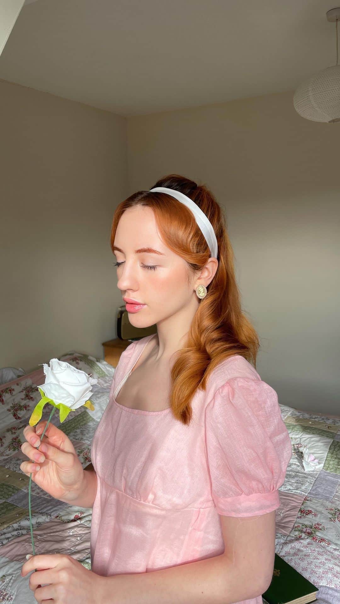 ベッキー・クルーエルのインスタグラム：「all the things I DON’T regret purchasing in 2022 💫✨😮‍💨 #girlyfashion #vintagefashion #gunnesax #lauraashley #vintagelauraashley #classicalart」