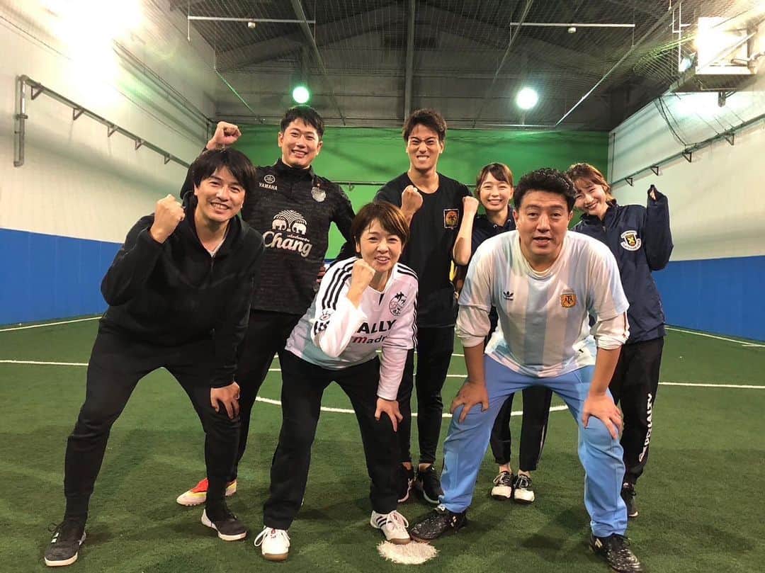 フジテレビアナウンサーのインスタグラム：「皆様こんにちは！ 少し前ですがアナウンス室のメンバーで集まってフットサルをしました！ 先輩方のボールにくらいつく姿は大変カッコいいです。 皆様、休日はどのようにお過ごしですか？  #フジテレビアナウンサー #休日 #フットサル」
