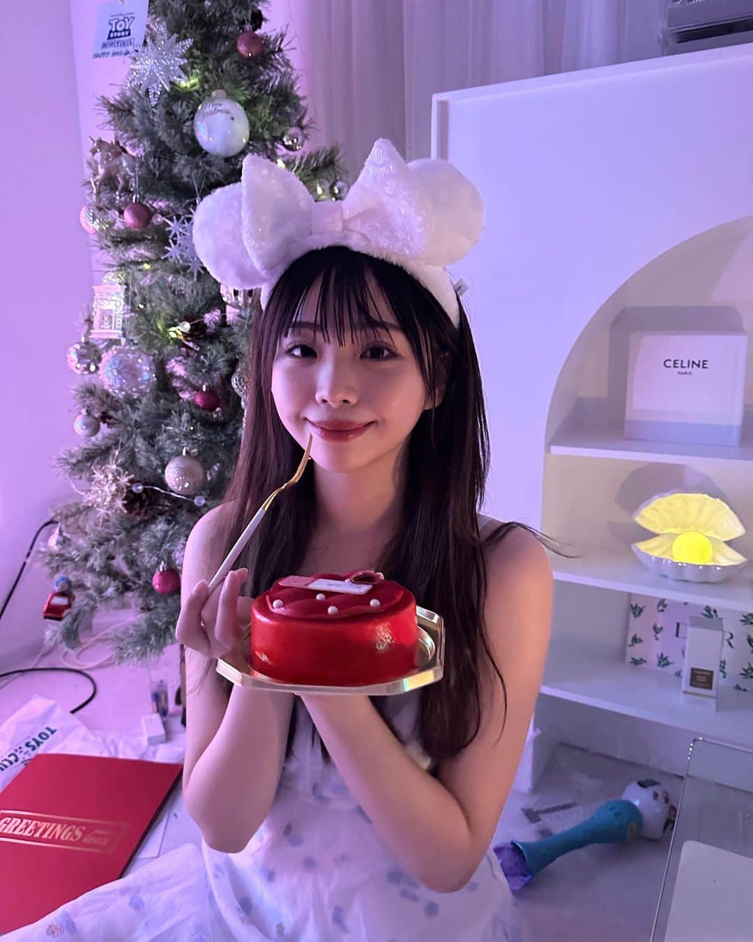 麻生果恩のインスタグラム：「Merry Christmas...🎅🏻🎄🤍  風邪引いてて、遅れました、、」