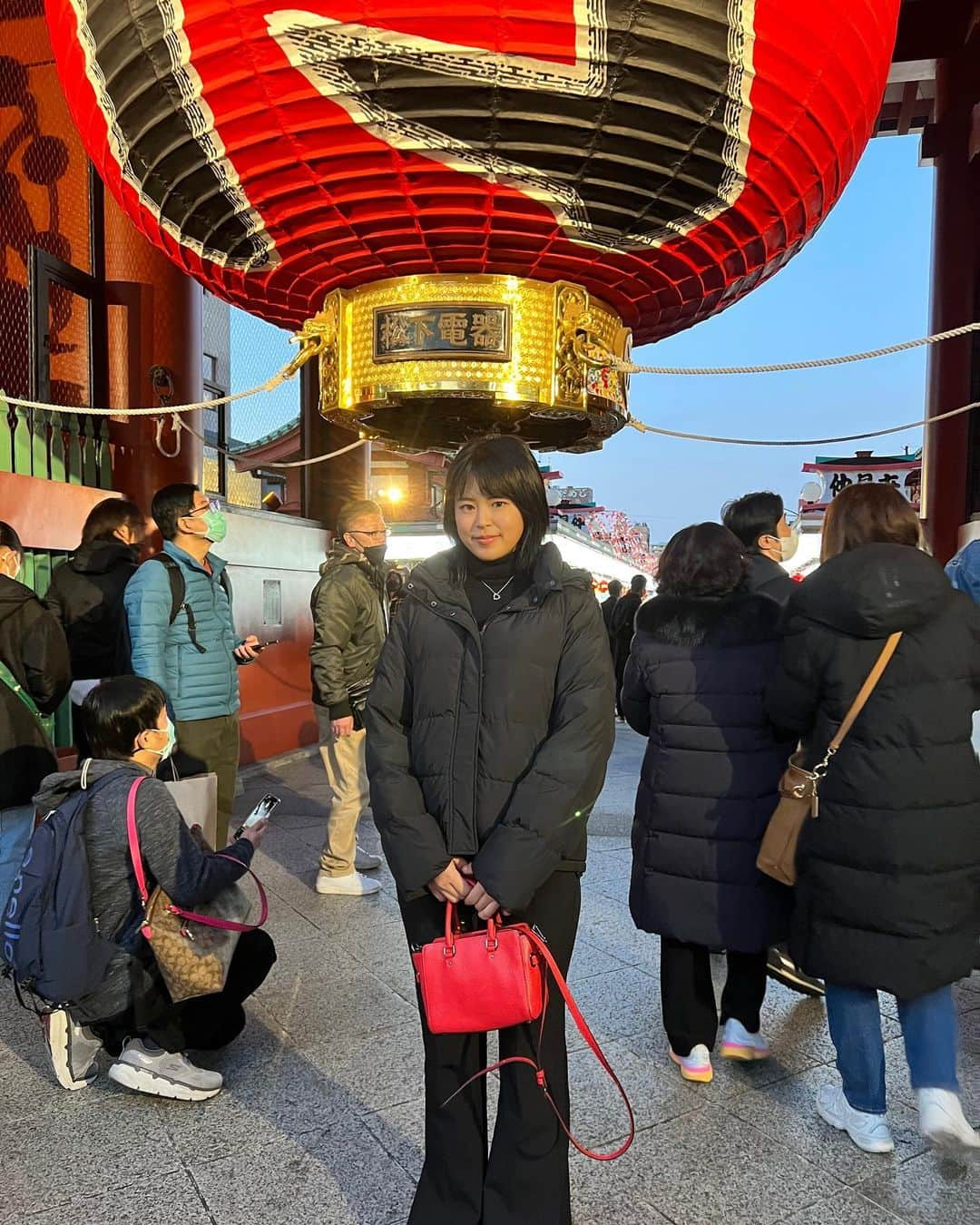 長野未祈さんのインスタグラム写真 - (長野未祈Instagram)「. 浅草⛩🏮  2022もあと２日だー！ 今年も沢山の人にお世話になりました。ありがとうございました😭 皆さんにとって楽しい年末年始になりますように🙏🏻☺️  Thank you for everything you’ve done for me this year ❤️ Enjoy the rest of your year and have a blessed New Year!!!!  #あと2日で2023 #今年も沢山の人に感謝 #ありがとうございました #また来年も宜しくお願い致します🙌」12月29日 22時02分 - minorinagano