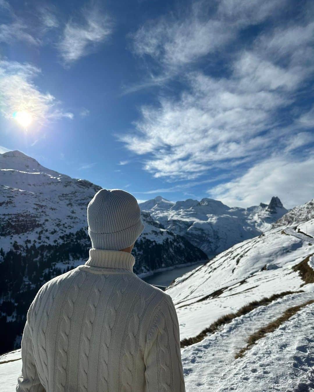 ニルス・ペテルセンさんのインスタグラム写真 - (ニルス・ペテルセンInstagram)「#Auszeit #Berge 🏔 #Schweiz 🇨🇭Grüße! 👋🏻 #NP18」12月29日 22時07分 - nils_petersen18