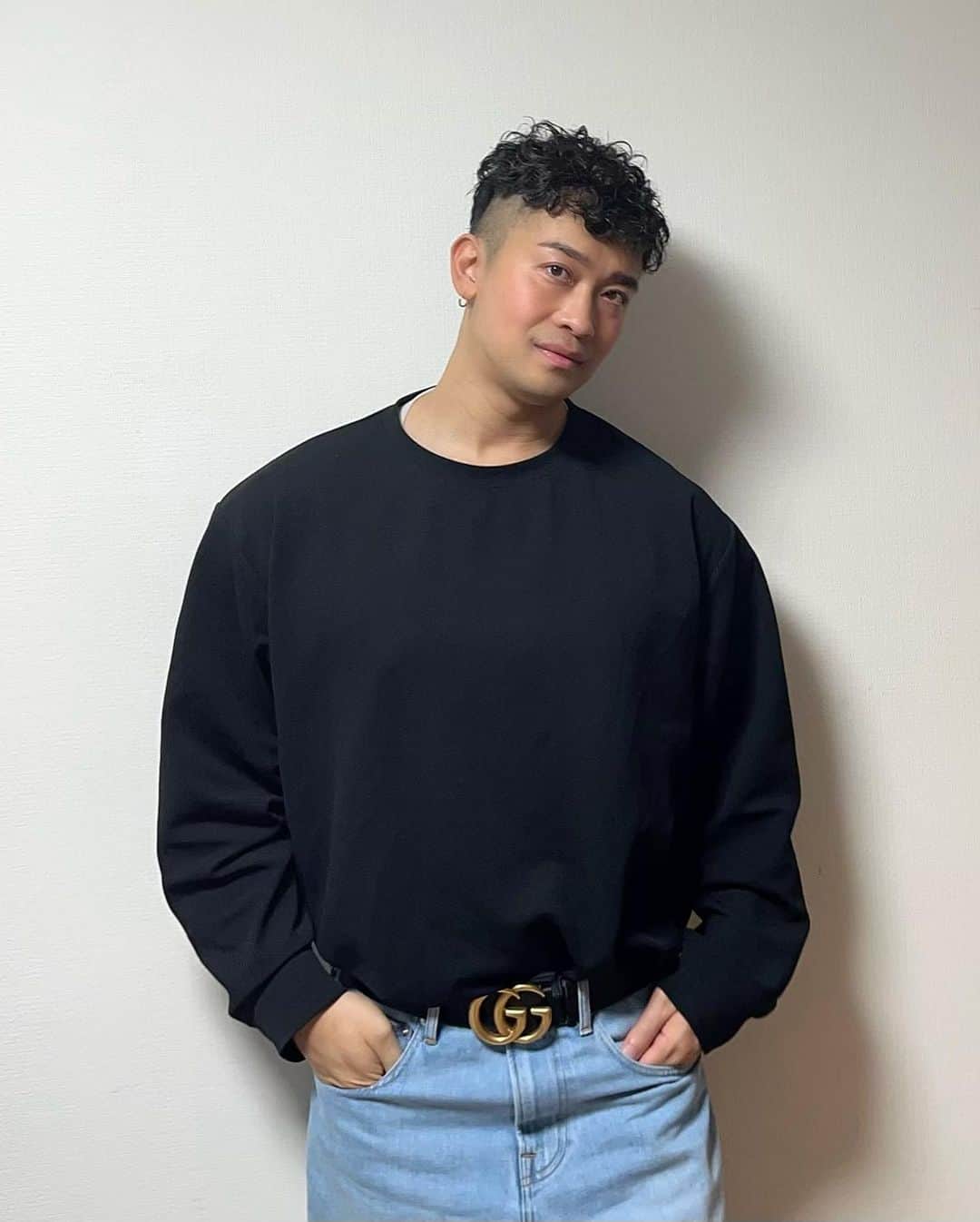 JUNYAのインスタグラム：「ちょっと早いですが、一年ありがとうございました☺️⠀ 今年会えなかった人も来年は必ず会いましょう👍⠀ 来年は30代最後の一年🤣⠀ 音楽を少しずつ発信できるように頑張ります♪⠀ 皆さま良いお年をお迎えください🎍⠀ ⠀  #mensfashionreport #mensfashion  #mensstyle #mensfitness #fitness #gym #exircise #singersongwriter #musician #singer #mensmodel #menswear #mensapparel #mensclothing #ジム #筋トレ #筋肉 #menshair #mensfitness #歌手 #シンガー #オシャレさんと繋がりたい #fashion #styles #muscle #マッチョ #hairstyle #배우 #멋스타그램」