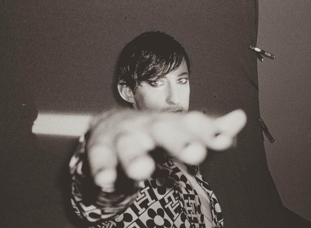 ピエール・ニネのインスタグラム：「BTS argentique du shooting @citizenk_magazines par 📸 @natashaandrewshello」