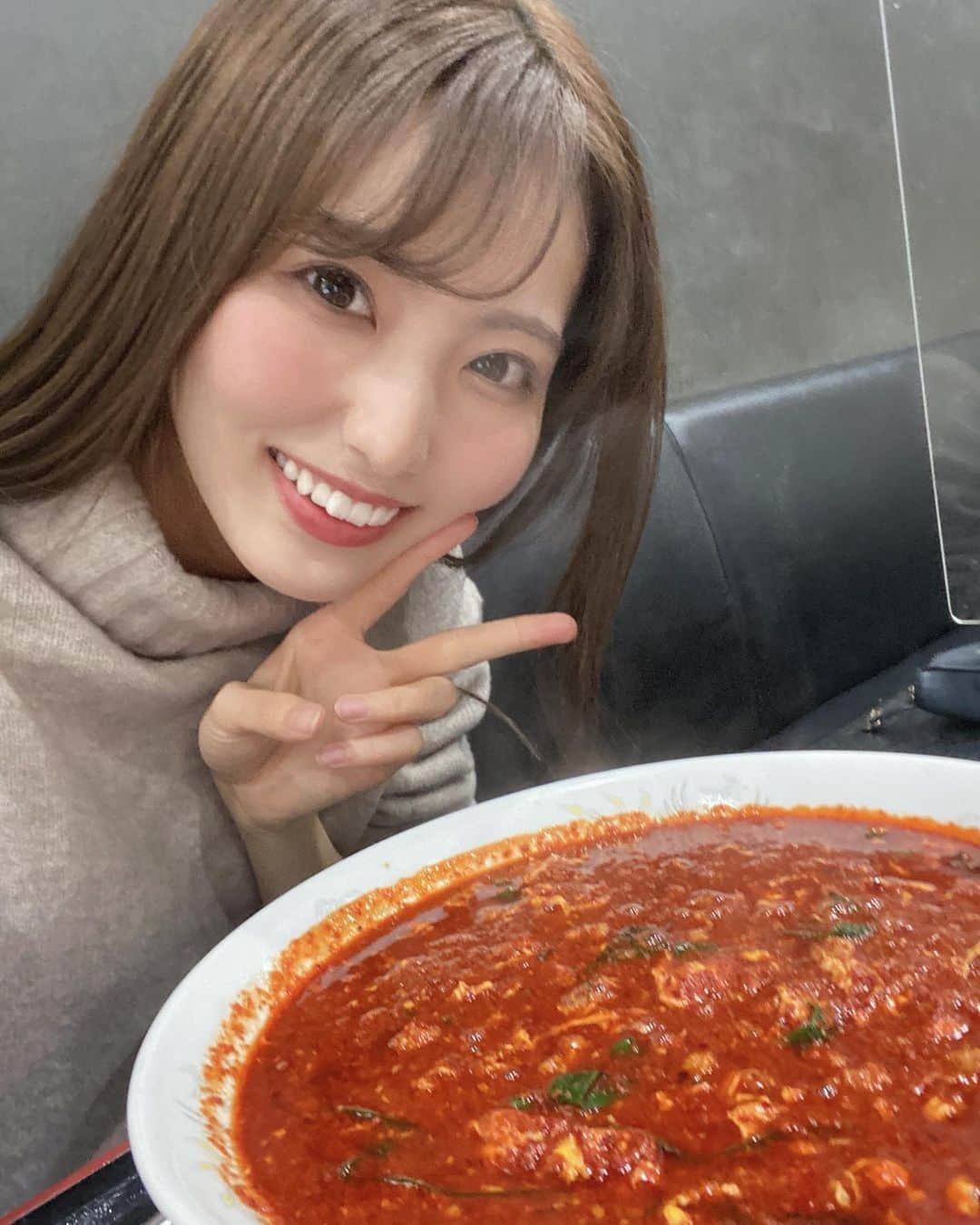 山下七子さんのインスタグラム写真 - (山下七子Instagram)「今年は念願の辛麺50辛を食べる事が出来て幸せでした🤤🔥🔥 また来年も辛麺をはじめ美味しい辛いものに沢山出会えますように♪♪  #福岡県#辛いもの好き#激辛 #激辛グルメ #辛麺#桝本#美味しいもの #美味しいご飯#福岡グルメ」12月29日 23時21分 - yamashita_nanako