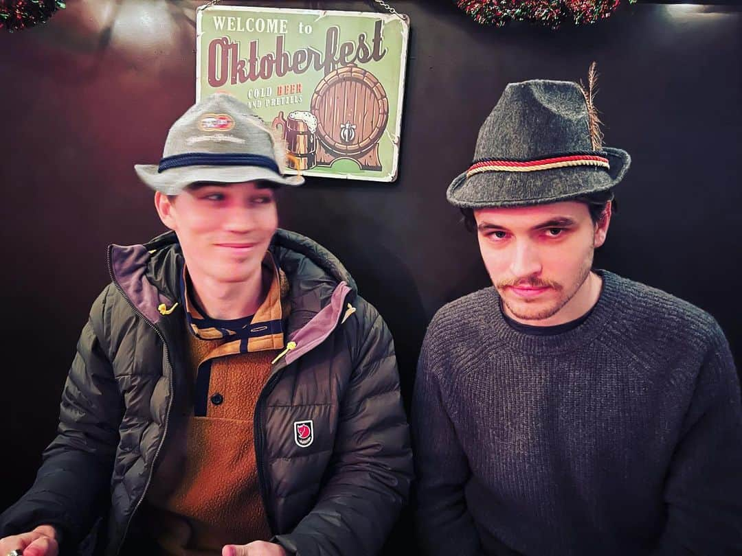 トーマス・ギブソンさんのインスタグラム写真 - (トーマス・ギブソンInstagram)「Sauerkraut in Somerville with these two liebe Herren」12月30日 1時41分 - thomasgibsonofficial