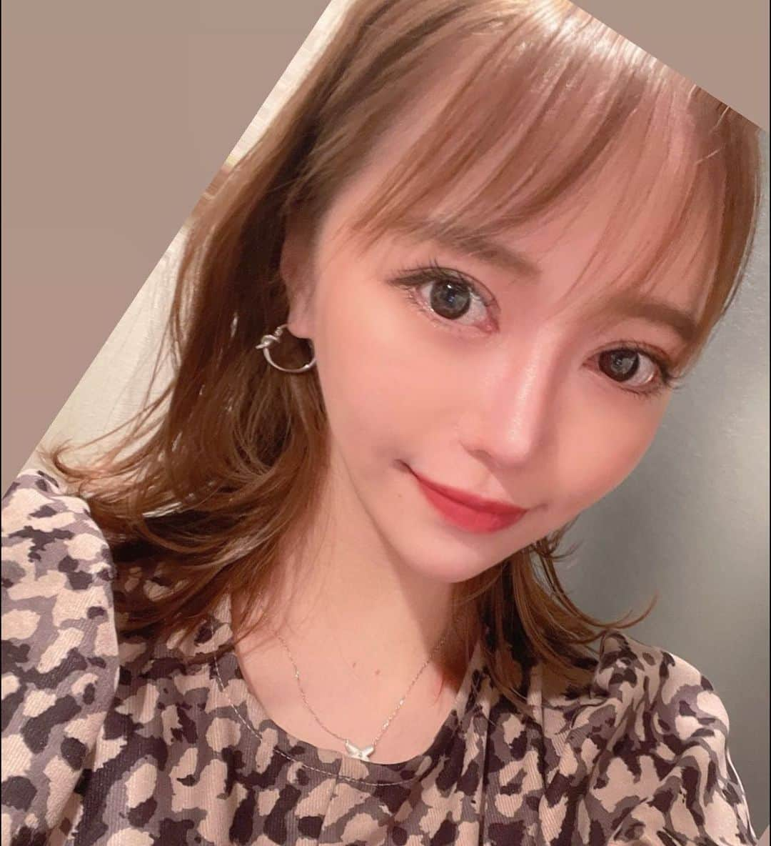 緒沢リオのインスタグラム：「一年分の厄を切った😊 さっぱり💇‍♀️  そしてやっとインナー無くなった🤍✌️  髪の毛ちゅるちゅるすぎる。☺️💓」