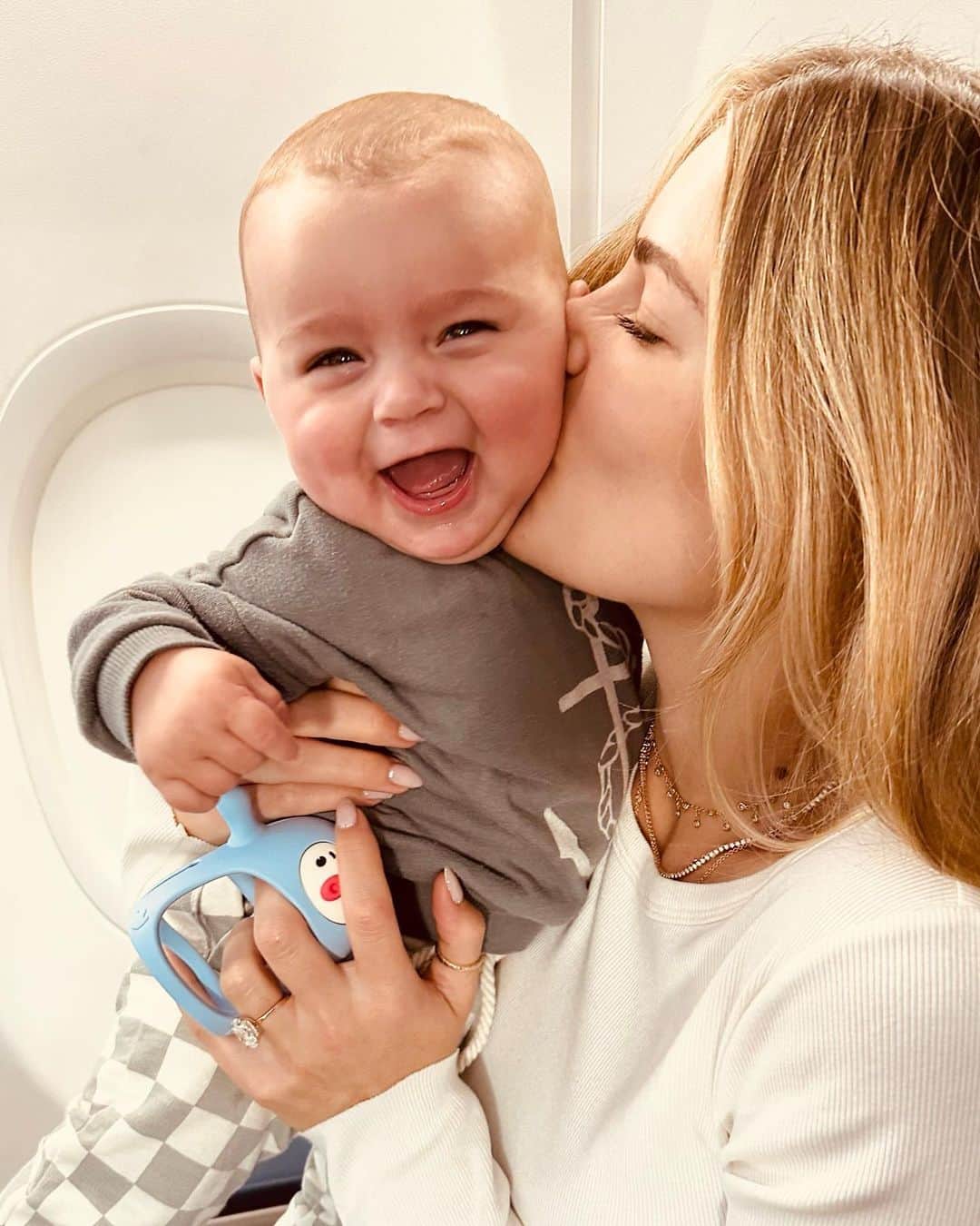 トリ・プラバーのインスタグラム：「Light of my life 🤍」