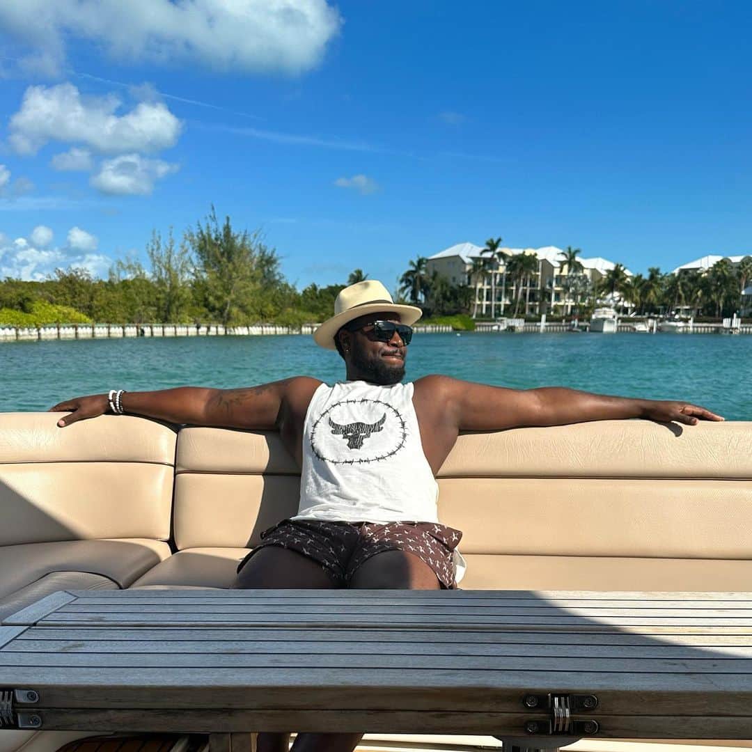 ブランドン・フィリップスのインスタグラム：「Vitamin Sea😎 #YachtClub #TheLifeOfEmil  ~b£p⚓️」