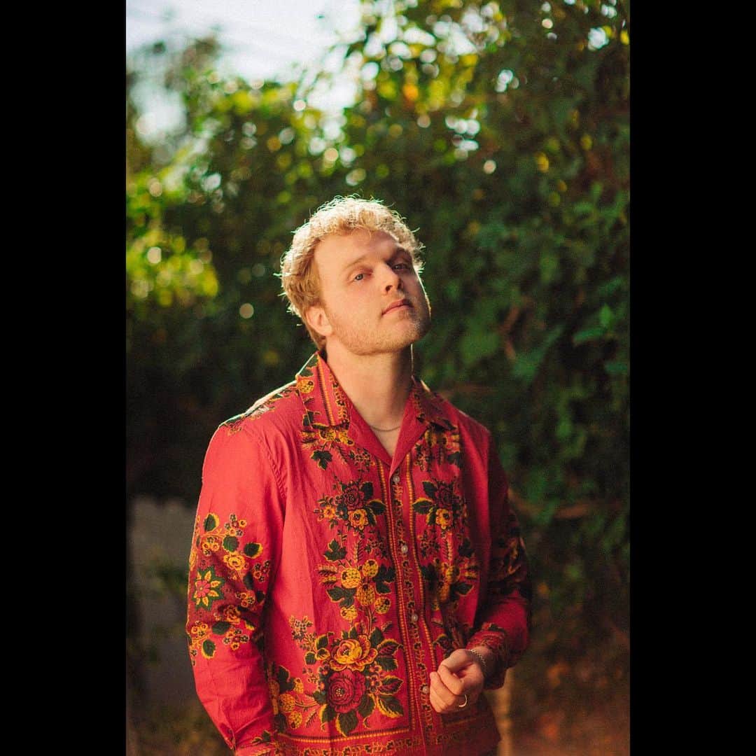 ジョー・アドラーのインスタグラム：「🌺💐🥀  📸 ~ @phillipvan」