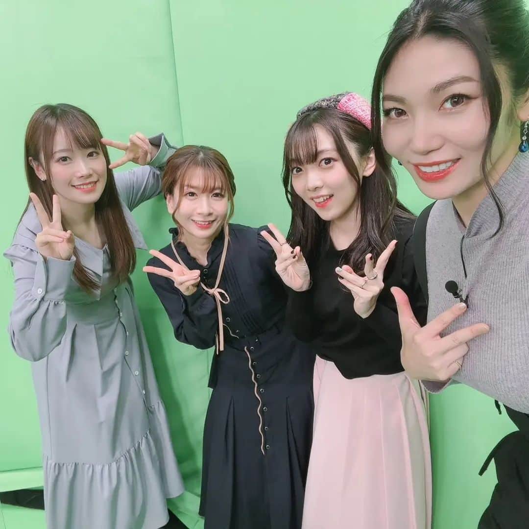 西尾夕香さんのインスタグラム写真 - (西尾夕香Instagram)「いつぞやの生放送。 アクリルボードは後日ゲーセンでゲットしたよ～ #バンドリ #ガルパ #広町七深 #西尾夕香」12月30日 14時43分 - 240y_k