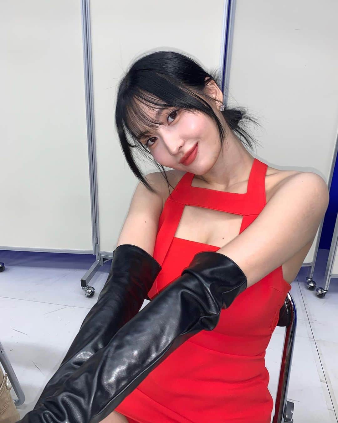 もものインスタグラム：「🐈‍⬛💄」