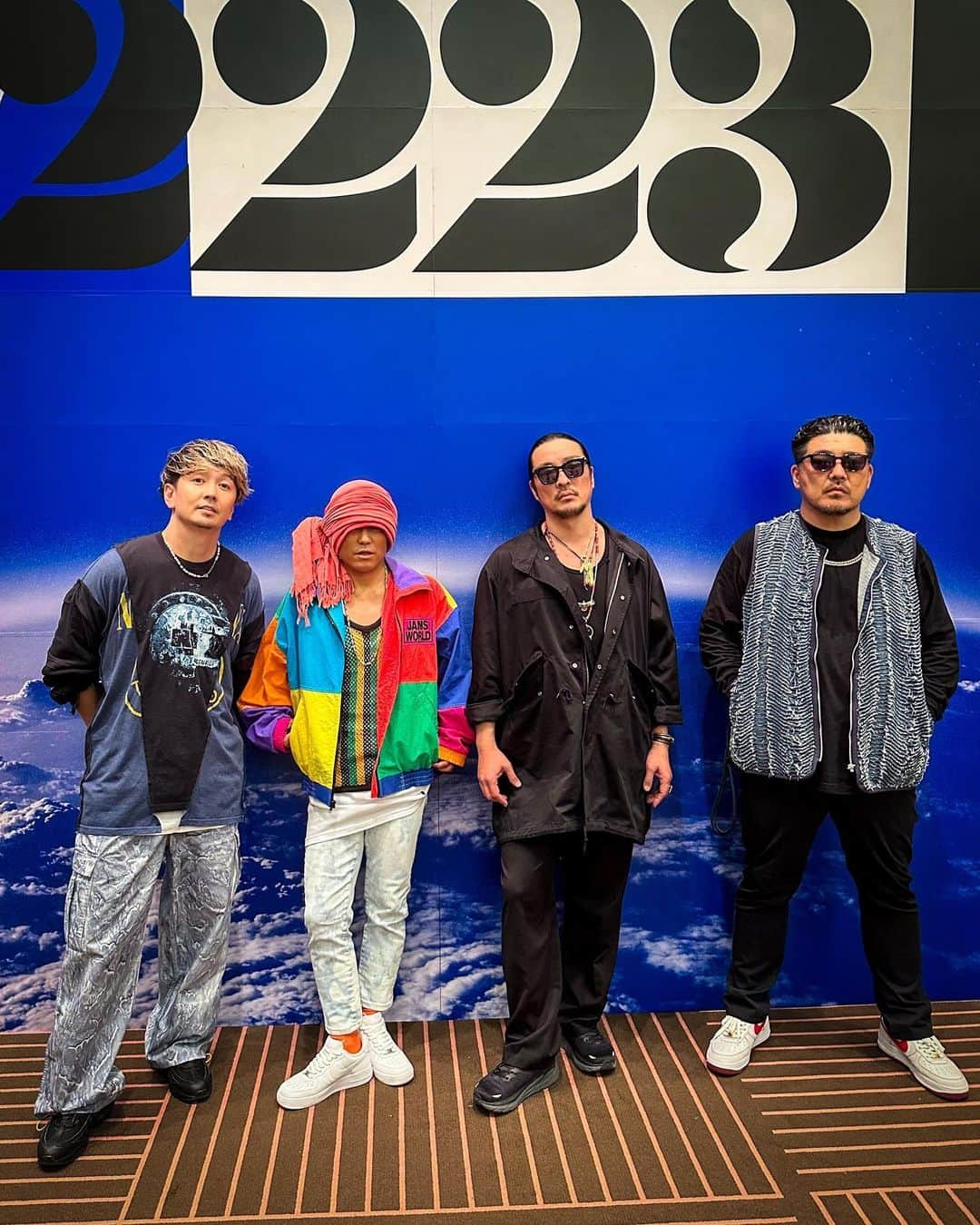 SHOCK EYEさんのインスタグラム写真 - (SHOCK EYEInstagram)「2022年、大変お世話になりました🙏  あっという間のような一年でしたが、とても充実した一年を過ごせたと思います。 感謝感謝です🙏  @shockeye_shrinegram では、 ダイヤモンド富士から始まり、縄文杉、伊勢、熊野、京都の寺社、赤富士、パール富士、三峯神社、そして出雲大社など、色々な場所での撮影、配信ができました＾＾ あとはメンバーさんとお会いできる機会も沢山作れた年でしたよね＾＾ 全国の神社への奉納や皆と一緒にボランティアで今戸神社境内の草むしりなどなど、、 本当充実の一年！ 来年はどんな景色と楽しい体験を届けられるか、めちゃくちゃ楽しみにしてます＾＾  そしてそして、 来年は、湘南乃風はメジャーデビュー20周年✨㊗️🔥 15周年からは活動休止、長いコロナ禍もあり、ミュージシャンとしては、ほーんとに大変な時期が続いたけど、 この2022年はそれを取り戻すかのような活動ができて、良い形で2023年を迎えられることに本当に感謝です🙏  20周年を最高の形で走り抜けられるよう、後悔のないように精一杯頑張ります。 引き続きサポートよろしくお願いします。  明日は、武道館でのももいろ歌合戦、歌い納め✨  2022年も走り抜けますよ🔥✨  あ、あと仕事初め、 元旦、朝6時半からSHOCK EYEは、 TBSのNスタの特番に出演しますので是非観てねー✨⛩💕  #湘南乃風 #shockeye #shrinegram」12月30日 14時24分 - shockeye_official