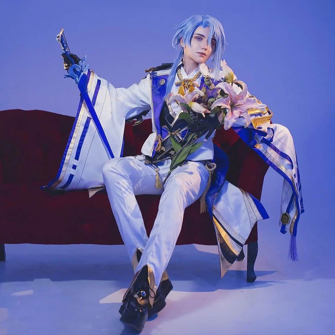 Gesha Petrovichのインスタグラム：「More #Ayato For you🎄  #Genshin #GenshinImpact  Big surprise for my Patrons 💦🌝🌝 P❤️treon.com/geshacos   Wig  @geshawigs  Ph @justmoolti  Thanks my friends for helps on photoshoot 😊   #kamisatoayato #genshinimpact  #Genshin #sexymale #malecosplay #makeupartist #cosplay #hotcosplay #sexycosplay #tomato #ayato #ayatocosplay #geshacos #geshawigs #geshanation #makepeace #神里綾人 #神里綾人cos #cosplaylove」