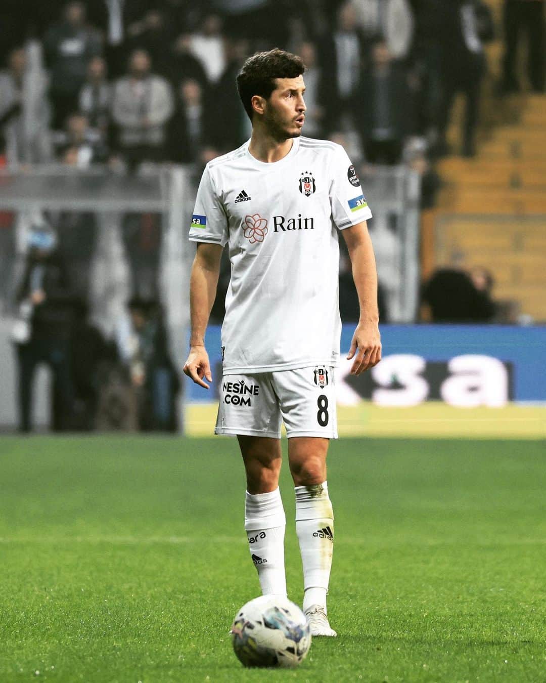 サリフ・ウチャンさんのインスタグラム写真 - (サリフ・ウチャンInstagram)「@besiktas 🎱 🦅」12月30日 6時16分 - salihucan48