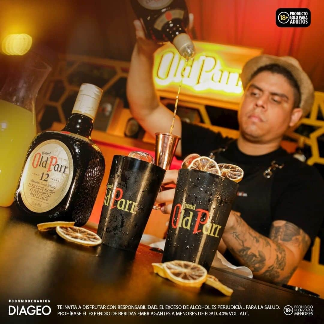 Old Parr Oficialのインスタグラム：「Momentos que quedan inmortalizados cada vez que se disfruta de un #OldParr 🎉​ ​ #Whisky #tbt2022 #Conmoderacion​」