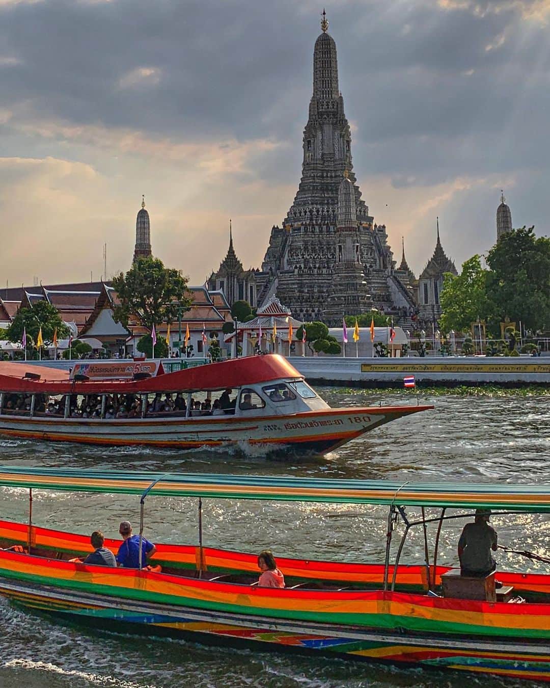 phantastic420のインスタグラム：「. @watarun_templeofdawn  #watarun  #amagingthailand 🇹🇭 #ilovebangkok 🇹🇭 #ilovethailand 🇹🇭 #phantasticbangkok 🇹🇭 #phantasticthailand 🇹🇭 #สวัสดี 🙏#สวัสดีครับ 🙏🇹🇭」