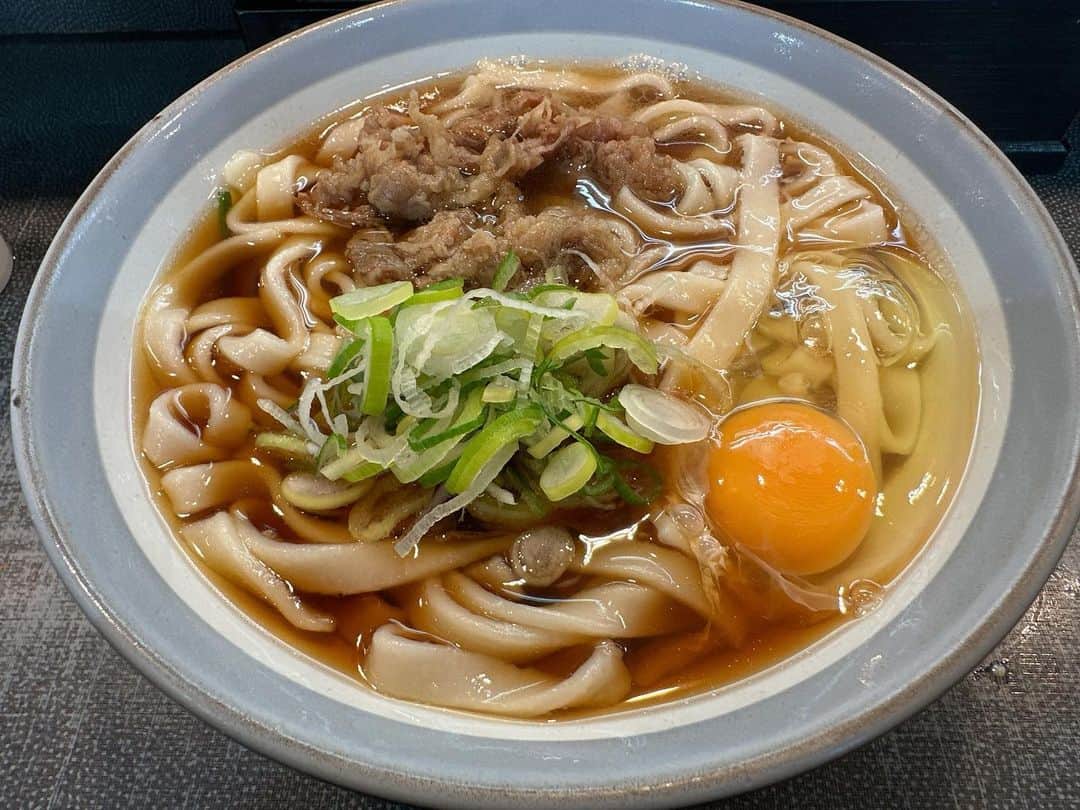 濱田隼のインスタグラム：「きしめんを食べて 2022年の名古屋納めです。  寒い冬にぴったり！ 温まります。  みなさま、今年は大変お世話になりました^ ^ 来年もよろしくお願いします！！」