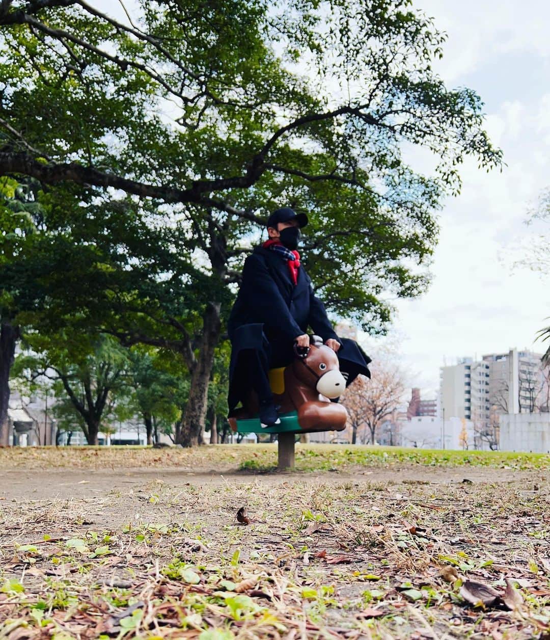大澄賢也のインスタグラム：「博多に来たら  必ず乗る愛馬🤣🤣🤣  今日も縁起が良いね✨」