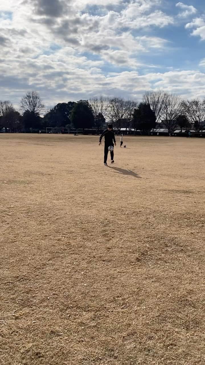 茜ゆりかのインスタグラム：「なぜ撮ると、こうなんでしょうか笑  #サッカー小僧」