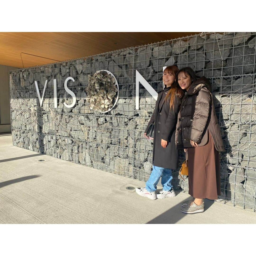 原紀舟のインスタグラム：「#vison   めちゃくちゃ楽しかった🫶  #第十八甚昇丸 ガスエビ丼 #うなぎ四代目菊川  #福和蔵  #尾粂vison多気店  #新兵衛屋多気ヴィソン店  #confitureｈ   今回行ったところは どこも良すぎた🥹  スイーツも食べ歩きも 色々しまくったので 投稿の倍は食べました🙃  行ってみたいお店がお休みやったから、また行きたいなー🫶  #vison #多気郡」
