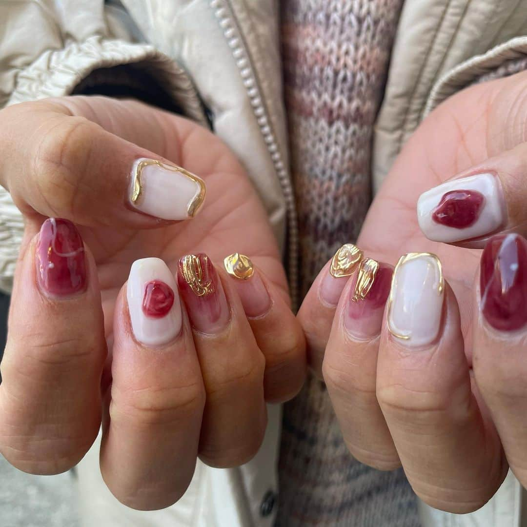 浅野祥代のインスタグラム：「思い出🤍🤎  @nails__taya  @latte_029   いつもいろいろおしゃべりできて癒し🫰  いつも思う。 滝沢カレンににてる。  また来年🫶」