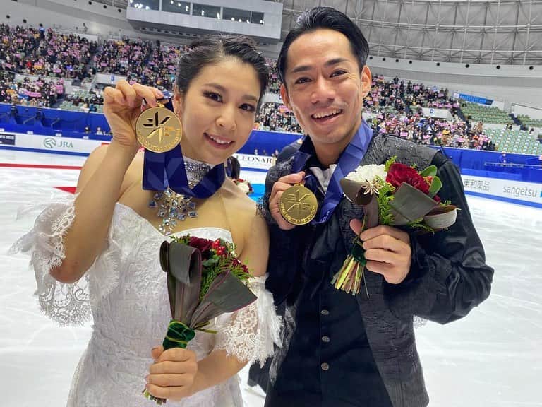 村元哉中のインスタグラム：「⠀  THANKYOU!!! We did it !!!  全日本フィギュアスケート選手権 2022 🥇✨ ⠀ @kanadai_team_official @d1sk_t @skycourt50 @pumajapan @matterhornfit @kojikurita  @kaisersclub  #アイスダンス #かなだい #K7D1 #高橋大輔 #村元哉中」