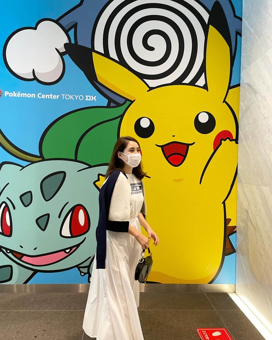 髙田麻紀子のインスタグラム：「❤︎ . 投稿しようと写真撮っていたのに、アップできていなかったコーデ達📷  来年はもう少しマメに投稿したいと思います❣️」