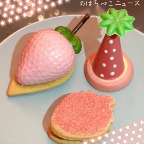 野山苺摘（グルメライター・グルメ探偵）のインスタグラム：「🍓いちごテロ🍓 ⁡ ANAインターコンチネンタルホテル東京 「アトリウムラウンジ」 ⁡ 『ストロベリーアフタヌーンティー』 ⁡ いちごの形の可愛いムースに、いちご型のクッキーサンド💖 ⁡ 「とんかつバーガー ストロベリーと紫マスタードのソース」など、セイボリーもいちごづくし✨ ⁡ 詳しい実食レポートは↓ https://harapeco.news/atrium-lounge/ ⁡ 🍓🍰🍓🍰🍓🍰🍓🍰🍓🍰🍓🍰🍓🍰🍓🍰 ⁡ #いちご #苺 #イチゴ #いちごテロ  #飯テロ #食レポ #いちごスイーツ #クッキーサンド #グルメライター  #いちごライター #いちごアフタヌーンティー #溜池山王 #アフタヌーンティー巡り #afternoontea #strawberry #いちごライター #ヌン活 #スイーツ #ストロベリーアフタヌーンティー #ANAインターコンチネンタルホテル東京 #いちご集め #🍰 #🍓 #アフタヌーンティー #ANA #ヌン茶 #anaintercontinental #アトリウムラウンジ #anaintercontinentaltokyo #anaintercontinentalhoteltokyo ⁡ 🍓🍰🍓🍰🍓🍰🍓🍰🍓🍰🍓🍰🍓🍰🍓🍰」