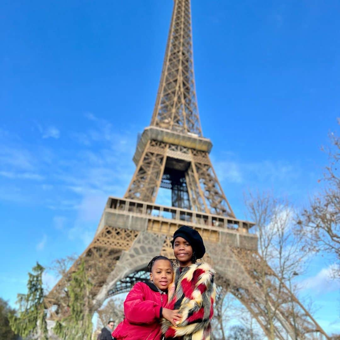 シャノーラ・ハンプトンさんのインスタグラム写真 - (シャノーラ・ハンプトンInstagram)「Can’t think of a better way to end 2022! Family time, family time, family time!!!! Paris you owe us nothing! You never disappoint!」12月30日 16時12分 - shanolahampton