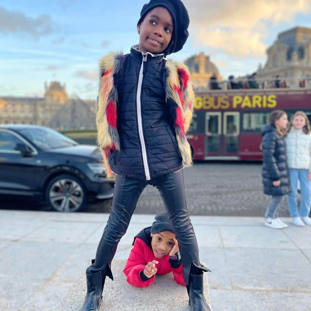 シャノーラ・ハンプトンさんのインスタグラム写真 - (シャノーラ・ハンプトンInstagram)「Can’t think of a better way to end 2022! Family time, family time, family time!!!! Paris you owe us nothing! You never disappoint!」12月30日 16時12分 - shanolahampton