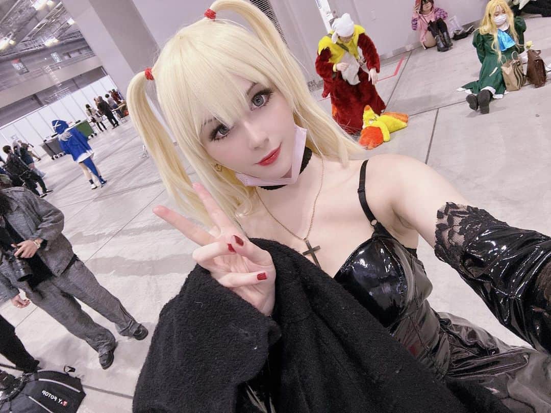 Hirari Ann（ヒラリー アン）のインスタグラム：「Finished first day comiket! Thanks for seeing me everyone! 💕💕😇 #c101」