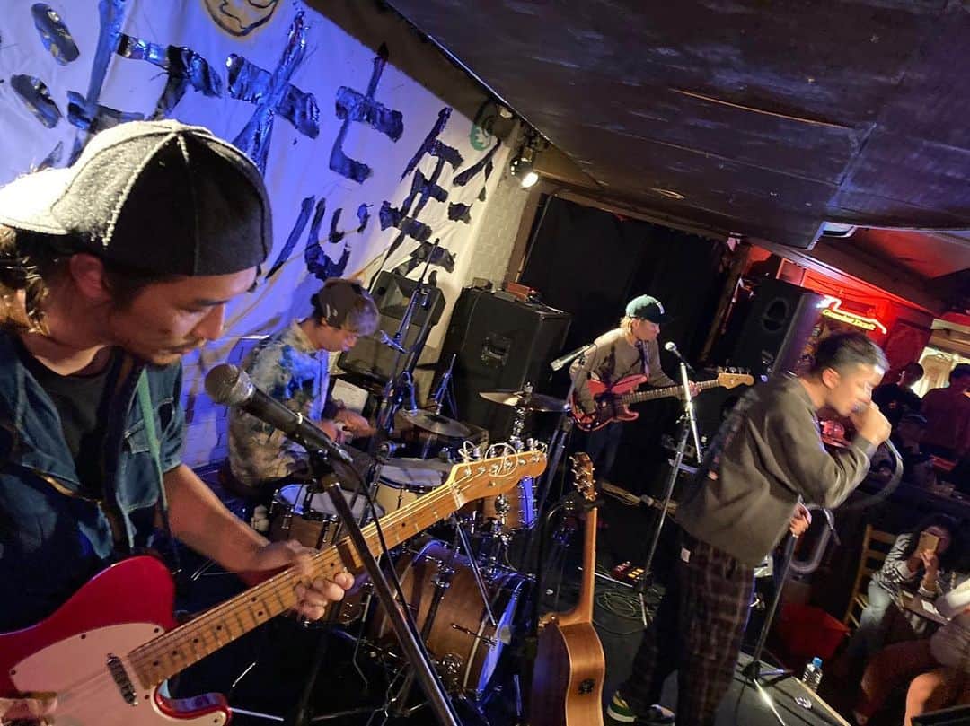 瑛人のインスタグラム：「横浜大忘年会 みんなありがとう😁🙏  #THUMBSUP #横浜大忘年会」