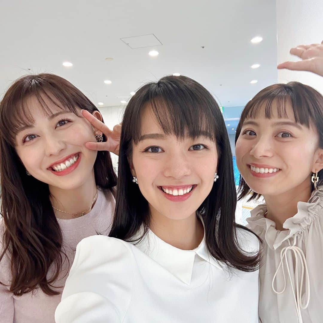 紀真耶のインスタグラム：「2022年最後のグッド！モーニングのオンエアでした✨ 見てくださった皆様ありがとうございました😊  来年もよろしくお願いします！  ☆ ☆ #みんなで虎ポーズ と #うさぎポーズ #2022年 #仕事納め #感謝感謝の一年でした #ありがとう #寅年 #卯年 #グッドモーニング #テレビ朝日 #アナウンサー」