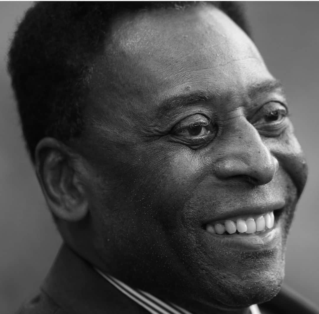 ブライアン・ロブソンのインスタグラム：「Rest in peace @pele the greatest player of all time.」