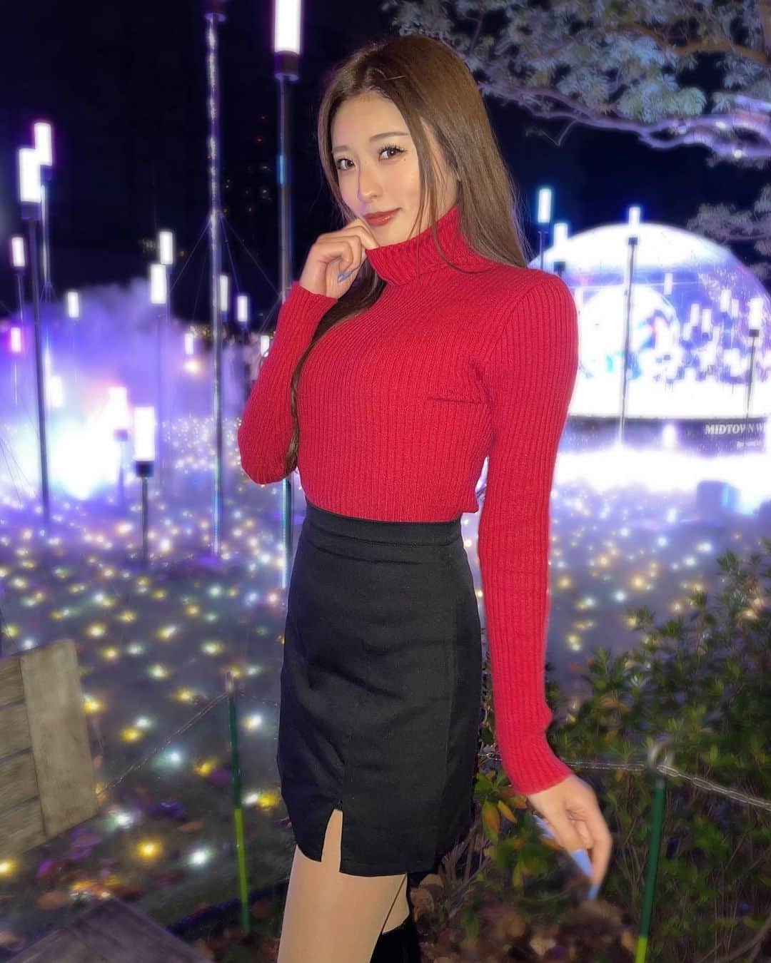 MIYABIのインスタグラム：「こんばんは🌙  今年も残すところあと1日🥺  思い残すことはないですか？😳💕  年末のイベントたくさんで嬉しいなぁ✨  2022年ラストLIVE楽しんできます🎤💜💜💜  みやび納め待ってるね😇  #cyberjapan  #六本木  #ミッドタウン六本木」