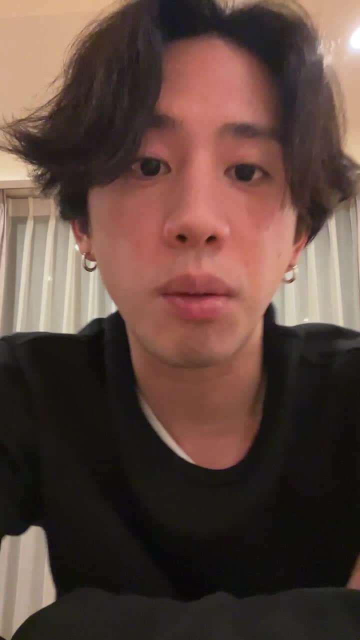Taka のインスタグラム：「今年最後のインスタライブ。笑笑」