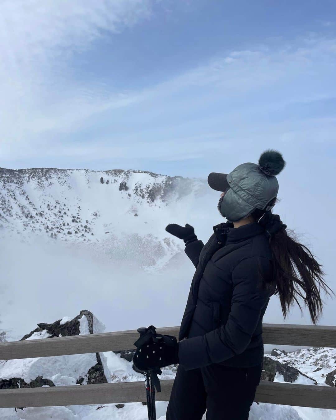 チョン・ジユのインスタグラム：「수고했어 2022 안녕  #한라산 #백록담 #관음사코스」