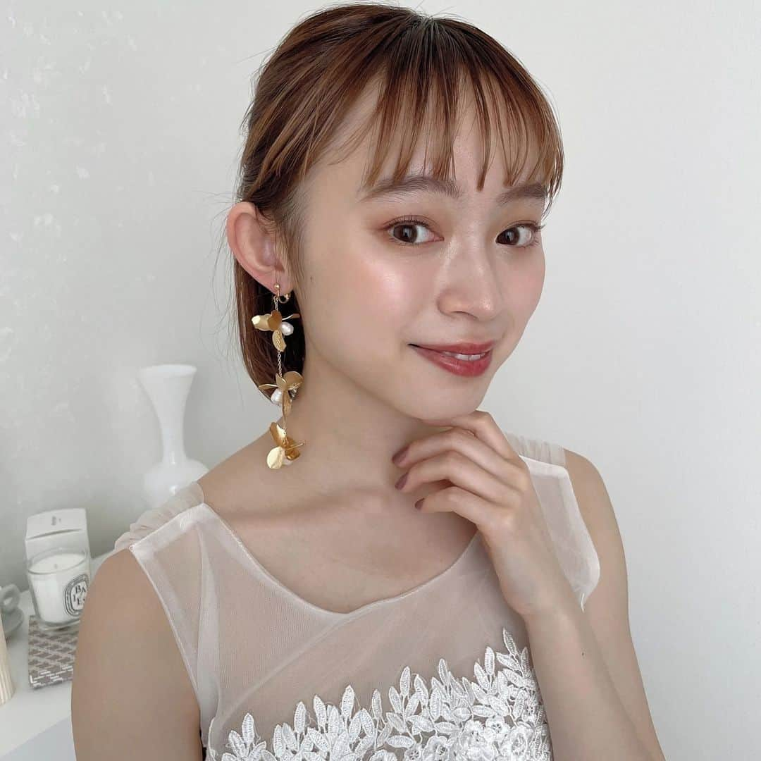 MERY HAIRさんのインスタグラム写真 - (MERY HAIRInstagram)「他のブライダルアイテムはこちら→ @mery.wedding_official⁣ ⁣ ⁣ さまざまなスタイルに合わせやすい、 ナチュラルテイストなデザインが魅力のピアス/イヤリング。 フォトウェディングにも映える縦長ラインが魅力的なアイテムです。⁣ ⁣ 【nanan】fortune three flowers⁣ ⁣ ⁣ --⁣⁣⁣⁣⁣⁣⁣⁣ #MERYshop #ハンドメイドアクセサリー #ウェディングアクセサリー #ブライダルアクセサリー⁣⁣⁣⁣⁣⁣⁣ #アクセサリー #ピアス #イヤリング⁣ --⁣⁣⁣⁣⁣⁣⁣⁣ #プレ花嫁さんと繋がりたい #プレ花嫁 #花嫁 #2022夏婚プレ花嫁 #2022秋婚プレ花嫁 #結婚式準備 #花嫁準備中 #結婚式 #前撮り #後撮り #フォトウェディング #ウェディングフォト」12月30日 19時04分 - mery.wedding_official