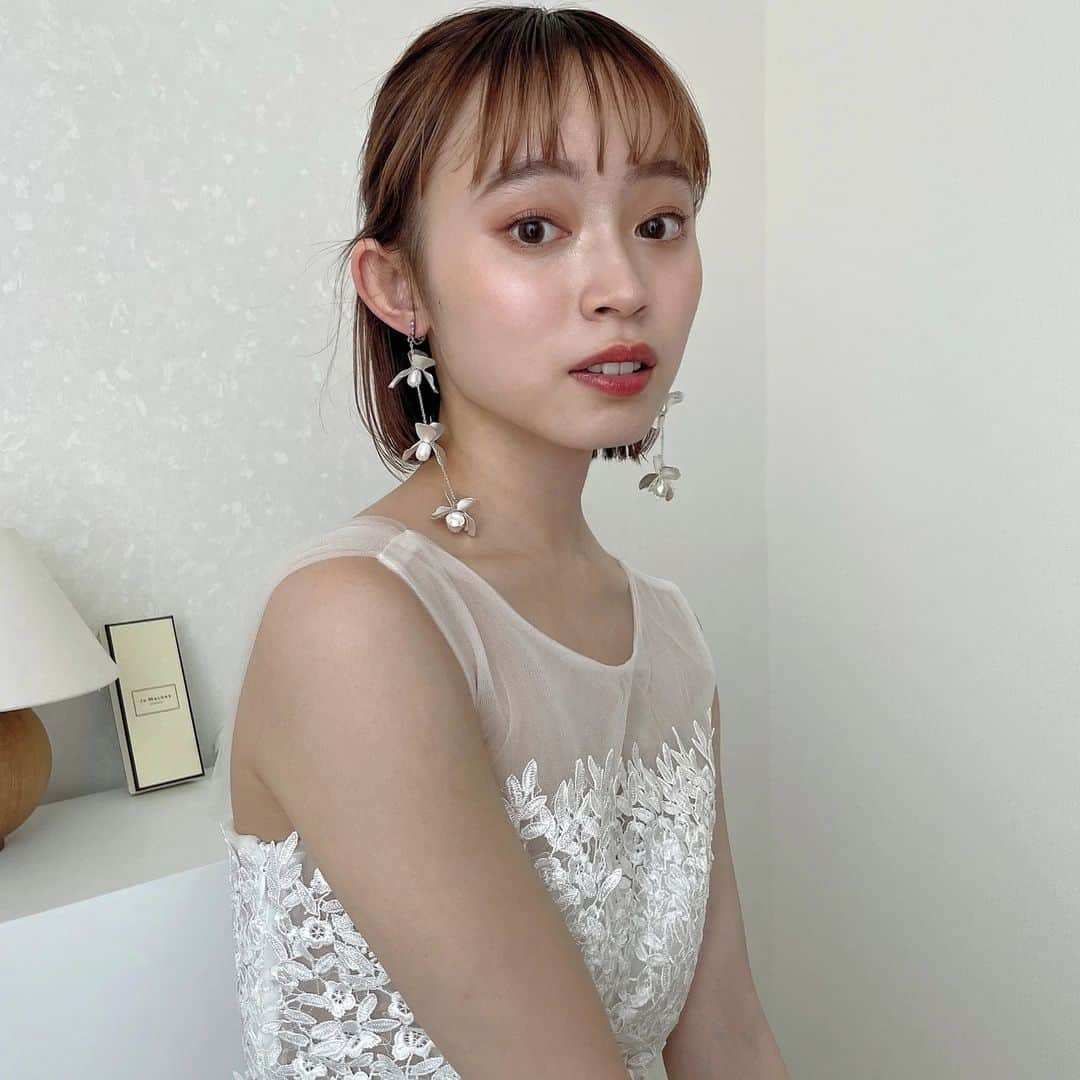 MERY HAIRさんのインスタグラム写真 - (MERY HAIRInstagram)「他のブライダルアイテムはこちら→ @mery.wedding_official⁣ ⁣ ⁣ さまざまなスタイルに合わせやすい、 ナチュラルテイストなデザインが魅力のピアス/イヤリング。 フォトウェディングにも映える縦長ラインが魅力的なアイテムです。⁣ ⁣ 【nanan】fortune three flowers⁣ ⁣ ⁣ --⁣⁣⁣⁣⁣⁣⁣⁣ #MERYshop #ハンドメイドアクセサリー #ウェディングアクセサリー #ブライダルアクセサリー⁣⁣⁣⁣⁣⁣⁣ #アクセサリー #ピアス #イヤリング⁣ --⁣⁣⁣⁣⁣⁣⁣⁣ #プレ花嫁さんと繋がりたい #プレ花嫁 #花嫁 #2022夏婚プレ花嫁 #2022秋婚プレ花嫁 #結婚式準備 #花嫁準備中 #結婚式 #前撮り #後撮り #フォトウェディング #ウェディングフォト」12月30日 19時04分 - mery.wedding_official