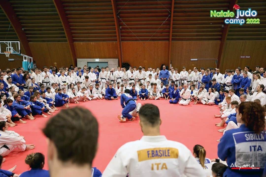 橋本壮市のインスタグラム：「イタリアのバルドネッキアで国際柔道キャンプに参加してテクニック指導をしてきました。大変だったけど凄い経験になりました。 #judoclinic#worldtrainingcamp #Italy#Akiyama #park24#パーク24#柔道」