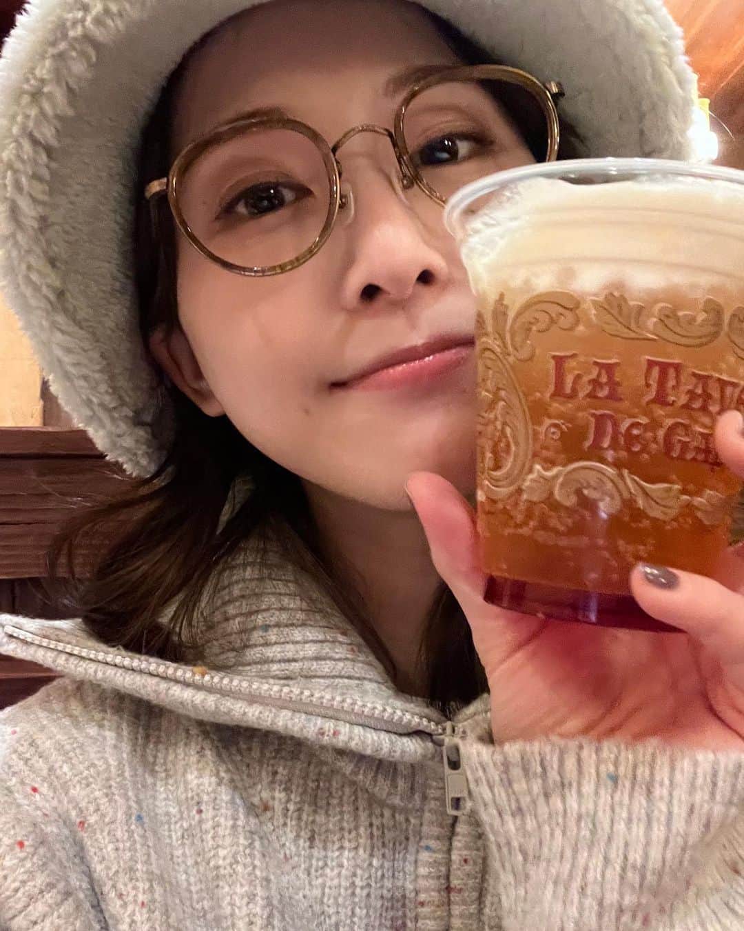 松井玲奈のインスタグラム：「🏰✨💕 やっぱりベリーチアーズ最高 季節外れのリルリンリン。冬だからいいよねえ。 #東京ディズニーランド」