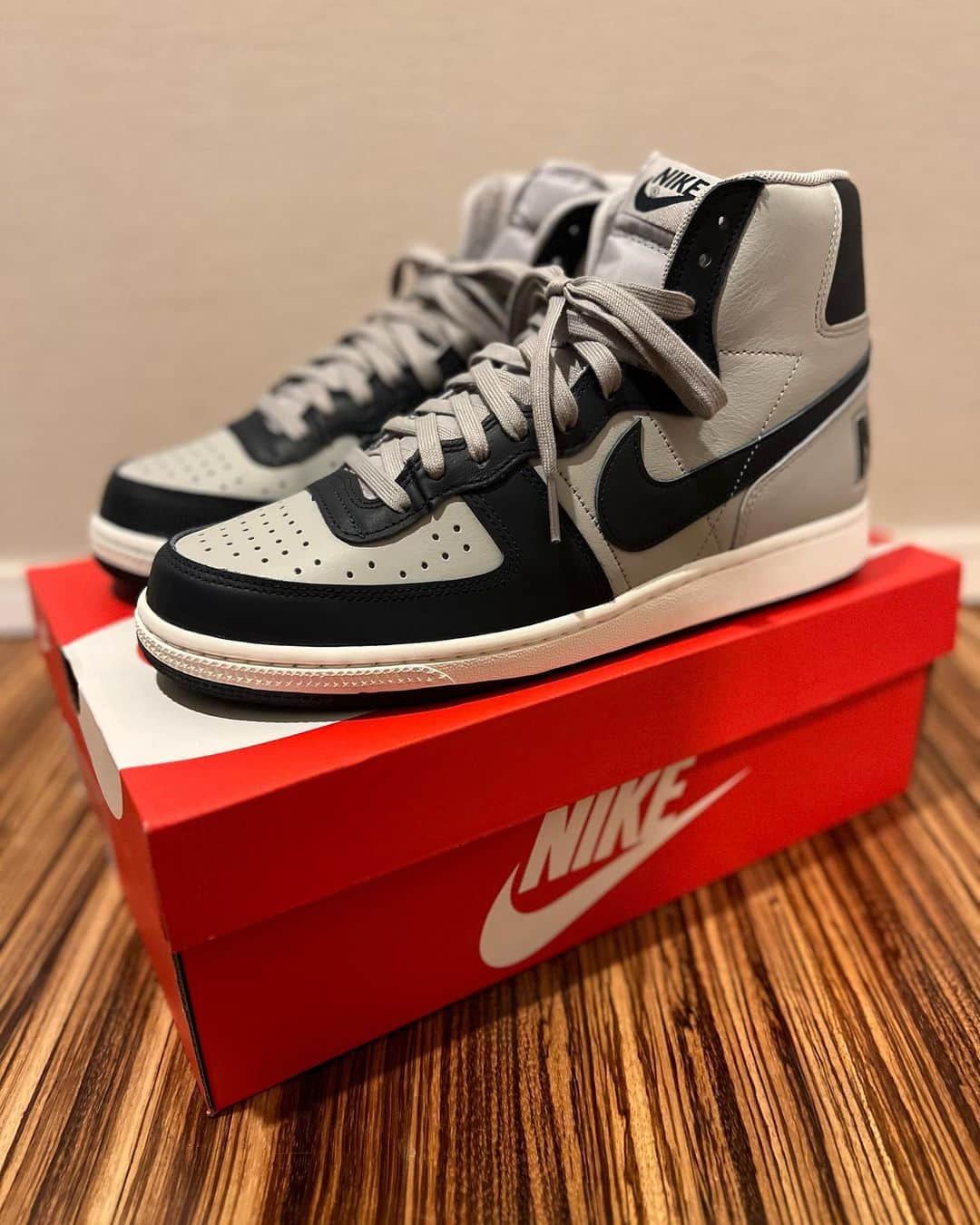 岩本煌史さんのインスタグラム写真 - (岩本煌史Instagram)「got new kicks!!  NIKE TERMINATOR HIGH "GEORGETOWN/GRANITE AND DARK OBSIDIAN"(2022)  #nike #ナイキ #terminator #ターミネーター #georgetown  #ジョージタウン #terminatorgeorgetown #ターミネータージョージタウン  #prowrestler #プロレスラー #prowrestling #プロレス #三重県 #桑名市 #出身 #岩本煌史 #sneaker #スニーカー #スニーカー大好き #足元倶楽部 #スニーカーヘッズ」12月30日 20時19分 - koji_iwamoto