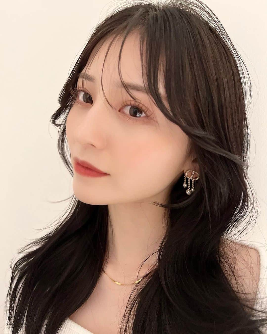 吉井美優のインスタグラム：「. 今年ももう終わっちゃうね ☾︎  ゆきちゃんカラートリートメントありがと 〜 来年も宜しくね 🫰🏻💞」