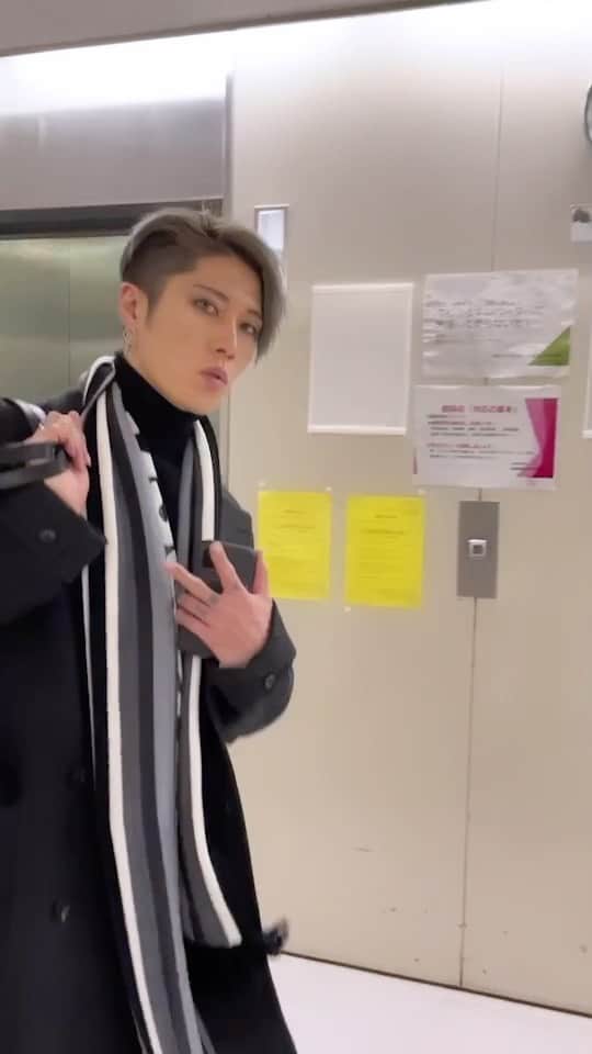雅-MIYAVI-のインスタグラム：「Rehearsal done 🫡 明日観てね〜 #紅白歌合戦  @nhk_kouhaku  @thelastrockstars」