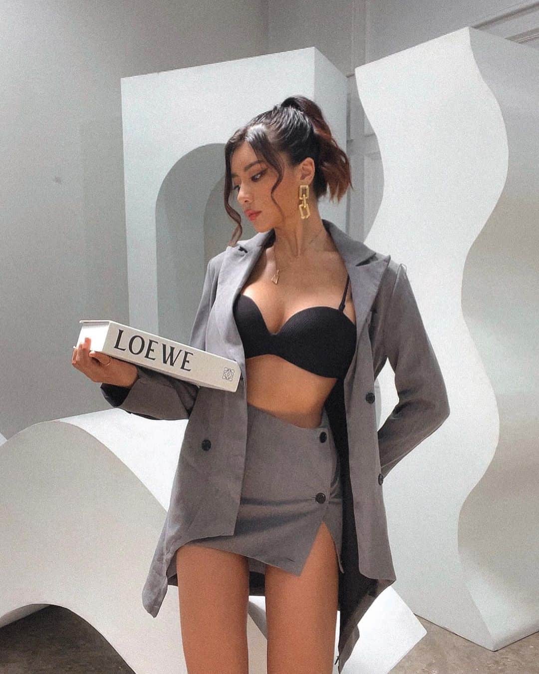 のインスタグラム：「𝙾𝚏𝚏𝚒𝚌𝚎 𝚍𝚊𝚢👩🏻‍💼 OL始めました。」