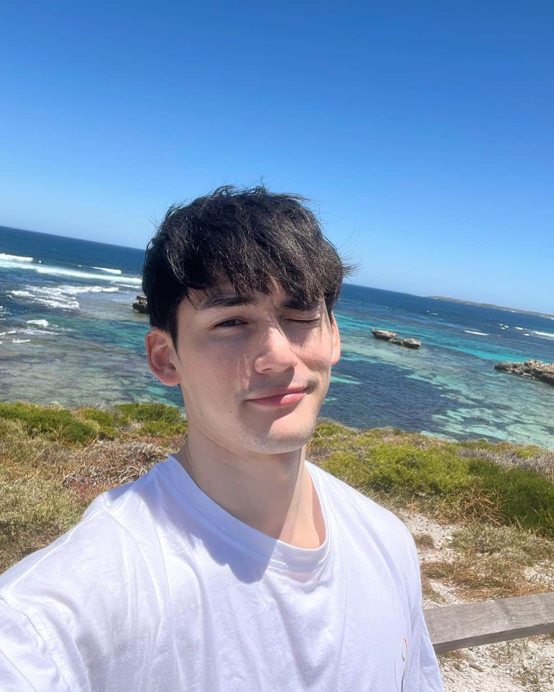 パース・ナクンのインスタグラム：「salty beach hair 😎」