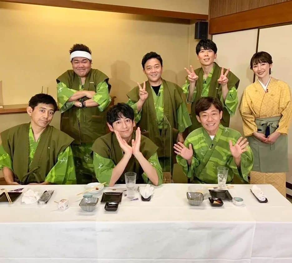 橋本真衣のインスタグラム：「. お知らせです！その① 華丸・大吉の今年はなんしよったと？２０２２～原鶴温泉で大忘年会ＳＰ～ 明日のお昼12:00からです🤗 今年もあっという間に 大晦日ですね。 福岡の一年、皆さんと一緒に振り返れると嬉しいです✨ ぜひご覧ください！ . . #テレビ西日本#博多華丸大吉 さん#ゴリけん さん#パラシュート部隊 さん#ケン坊田中#改め#田中健二 さん#原鶴温泉#六峰舘」