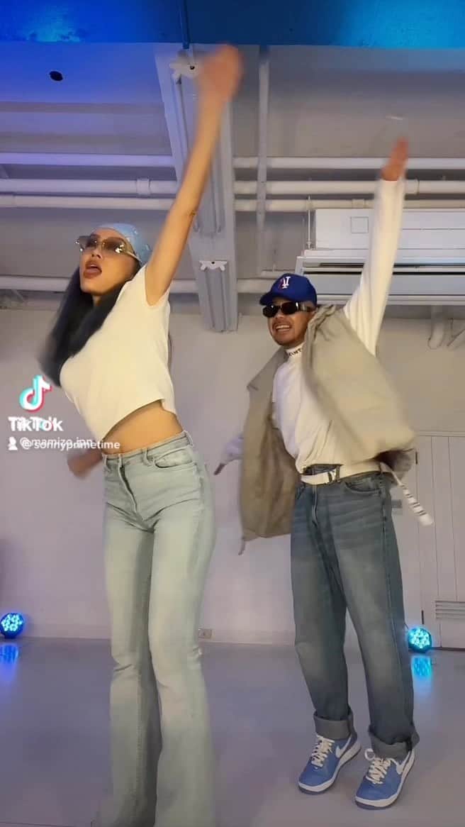 SONNYのインスタグラム：「wait till the end💙😎  ______________________________  @coileray #playerschallenge #coileray  #familydance #親子ダンス #夫婦ダンス」